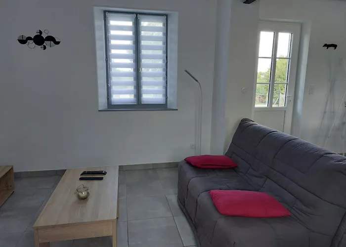 Les Jonquilles Nyaraló *